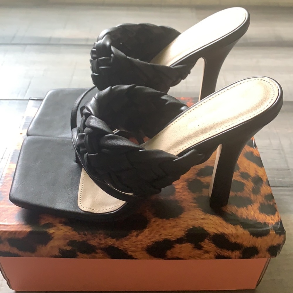 New - AINT WORRIED ABOUT NADA STILETTO SANDAL